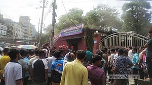 চট্টগ্রামে সৈকত বারে আগুন