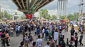 চট্টগ্রামে সড়ক অবরোধ গণঅধিকার পরিষদের