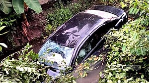 কুমিল্লায় গাড়িচাপায় মা-মেয়ে নিহত