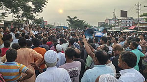 কুমিল্লায় নির্বাচনি আসন পুনর্বহালের দাবিতে ঢাকা-চট্টগ্রাম মহাসড়ক অবরোধ
