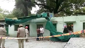 ভারতে মুঘল সম্রাট হুমায়ুনের সমাধিক্ষেত্রের গম্বুজ ভেঙে মৃত ৫