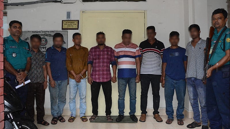 পল্টনে র‌্যাব পরিচয়ে ডাকাতি, পুলিশের জালে ৮ জন