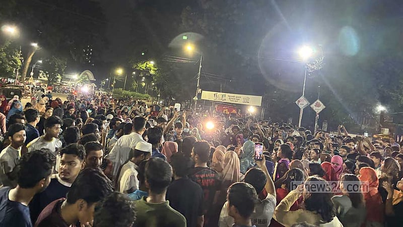 ক্যাম্পাসে প্রকাশ্য ও ‘গুপ্ত’ রাজনীতির তর্ক