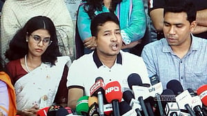 ডাকসু নির্বাচন: ছাত্রী হলে মনোনয়ন ফরম সংগ্রহে বাধার অভিযোগ ছাত্রদলের