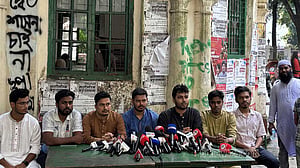 ডাকসু পেছানোর ‘চেষ্টা করছে’ বিশ্ববিদ্যালয় প্রশাসন: বিন ইয়ামিন মোল্লা