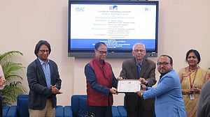ইস্ট ওয়েস্ট ইউনিভার্সিটিতে শিক্ষকদের প্রশিক্ষণ কর্মসূচির সনদ বিতরণ