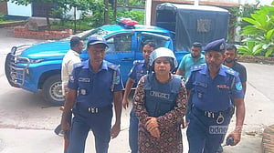ফরিদপুরের শ্রমিক লীগ নেতাকে ঢাকায় মারধর করে পুলিশে দিল জনতা