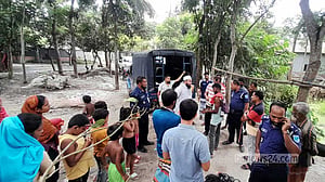 মাদক সেবন করে দা উঁচিয়ে ভয় দেখাচ্ছিল যুবক, অতঃপর..