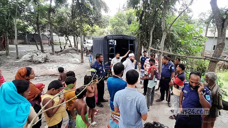 মাদক সেবন করে দা উঁচিয়ে ভয় দেখাচ্ছিল যুবক, অতঃপর..