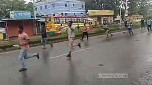 ফেনীতে বিএনপির একপক্ষের শোভাযাত্রায় প্রতিপক্ষের হামলা, আহত ১৫