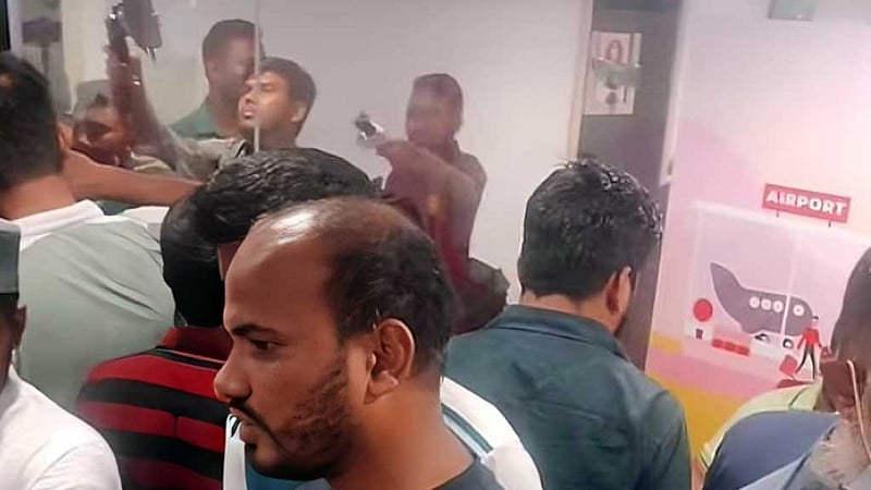 'ফ্লাইট এক্সপার্ট' কাণ্ডে মামলা: গ্রেপ্তার ৩ কর্মচারী, মালিকের খোঁজ নেই