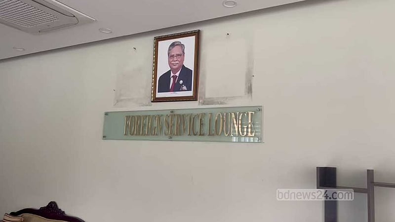 বিদেশের মিশন থেকে সরল রাষ্ট্রপতির ছবি, পররাষ্ট্র মন্ত্রণালয়ের মুখে কুলুপ