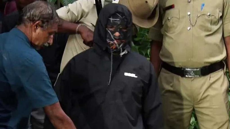 ভারতের ধর্মস্থল গণকবর মামলা: মূল অভিযোগকারীই গ্রেপ্তার
