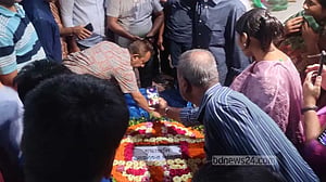 বিভুরঞ্জনের চিরবিদায়, কাউকে ‘দায়ী’ করতে চান না স্বজনরা