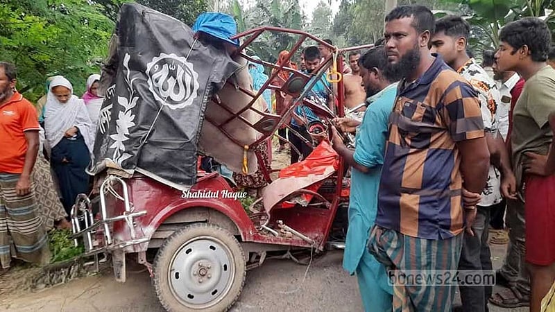 গাইবান্ধায় ট্রাকচাপায় ইজিবাইকের ৩ যাত্রী নিহত