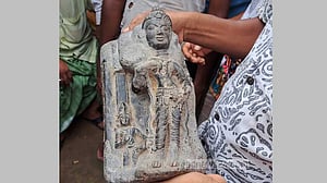 গাইবান্ধায় কষ্টি পাথর সদৃশ মূর্তি উদ্ধার