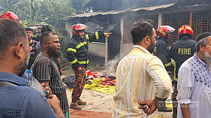 গাজীপুরে স্বামীর বিরুদ্ধে স্ত্রীকে হত্যার অভিযোগ, উত্তেজিত জনতার অগ্নিসংযোগ