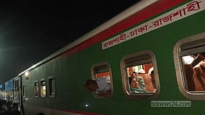 ‘পদ্মা এক্সপ্রেস’ লাইনচ্যুত, দেড় ঘণ্টা পর উত্তরাঞ্চলের সঙ্গে রেল চলাচল শুরু