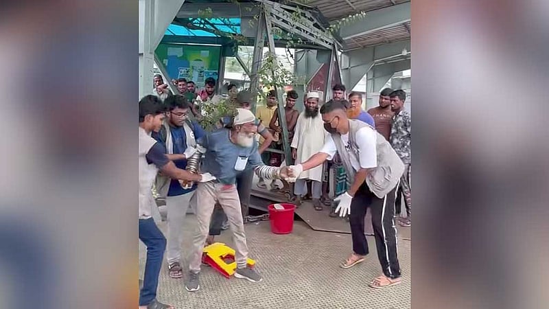 ‘ভালো কাজের’ নামে ‘ব্যক্তি হেনস্তা’