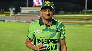 পাকিস্তানের দারুণ জয়ে অভিষেকেই সেরা নাওয়াজ