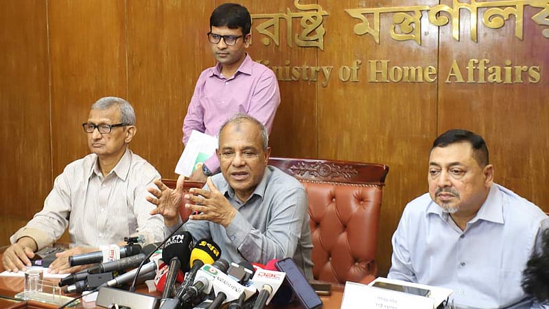 ভোটের আগে লটারিতে এসপি-ওসিদের বদলি: স্বরাষ্ট্র উপদেষ্টা