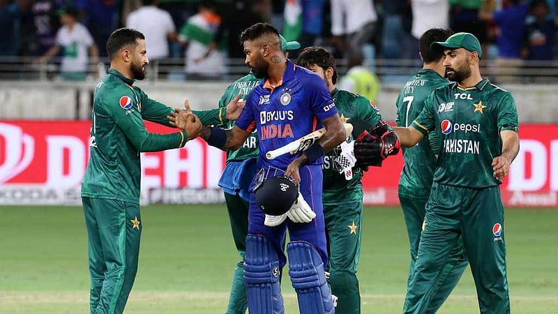 ভারত-পাকিস্তান ম্যাচ নিয়ে সাবেক ভারতীয় ব্যাটসম্যানের বিস্ময়, ‘মানুষের জীবনের মূল্য নেই’