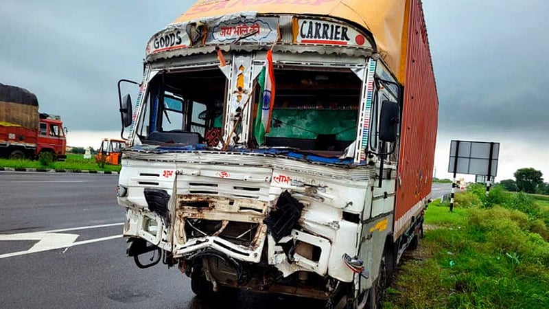ভারতে তীর্থযাত্রার ট্রাক্টরে কনটেইনার ট্রাকের ধাক্কায় নিহত ৯
