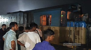 ‘জামালপুর এক্সপ্রেসের’ ইঞ্জিনে আগুন, ৩ ঘণ্টা বিলম্ব