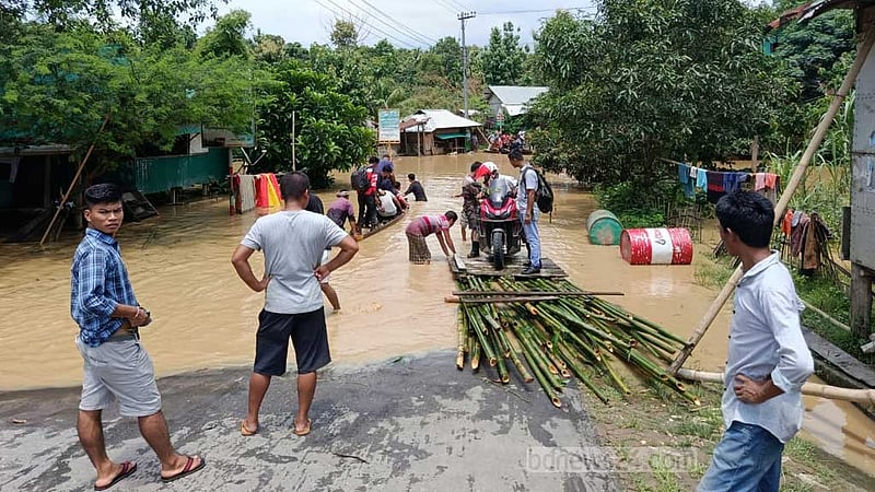 সড়ক ডুবে সাজেকের সঙ্গে সরাসরি যোগাযোগ বন্ধ