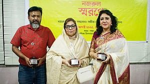 ‘আমিই নজরুল সম্মাননা’ পেলেন কবি নাতনি খিলখিল কাজীসহ ৩ জন