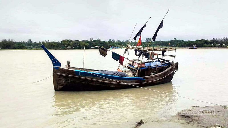 নৌকায় গ্যাস সিলিন্ডার বিস্ফোরণে দগ্ধ ৪ জেলে