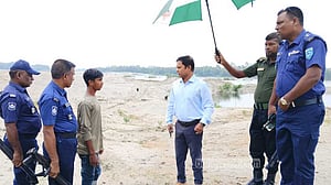 অবৈধভাবে বালু উত্তোলন: লালমনিরহাটে যুবককে ১৫ দিনের কারাদণ্ড