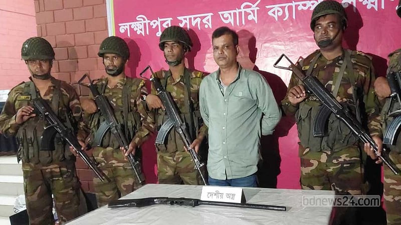 লক্ষ্মীপুরে অস্ত্রসহ হত্যার আসামি যুবদল নেতা গ্রেপ্তার