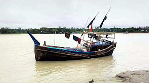 নৌকায় গ্যাস সিলিন্ডার বিস্ফোরণ: দগ্ধ এক জেলের মৃত্যু