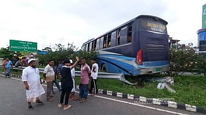 ঢাকা-ভাঙ্গা এক্সপ্রেসওয়ের শিবচরে ৪ বাসের সংঘর্ষ, আহত ২০