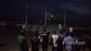 মানিকগঞ্জের পাটুরিয়া থেকে লঞ্চ চলাচল বন্ধ