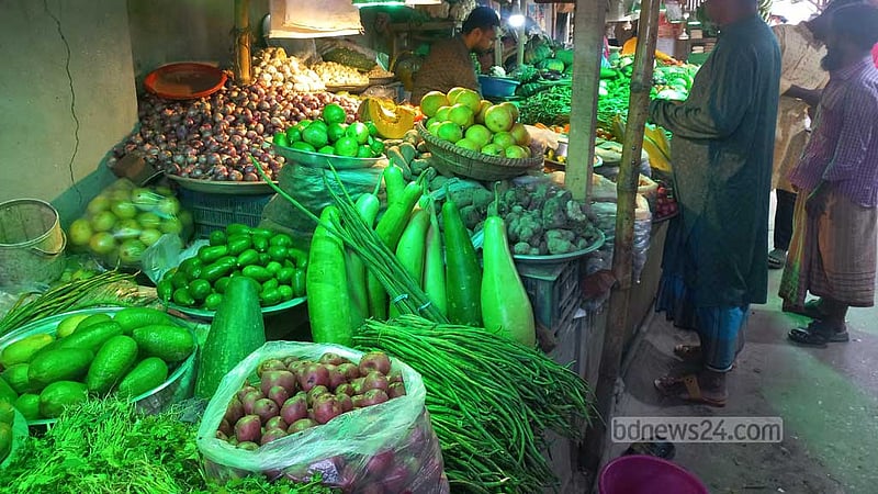 বৃষ্টির বাগড়া, ‘সরবরাহ কমে’ সবজির বাজার চড়া