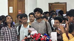 ডাকসু ভোটের ১৫ দিন আগে পরীক্ষা স্থগিতসহ ৬ দাবি ছাত্র ইউনিয়নের