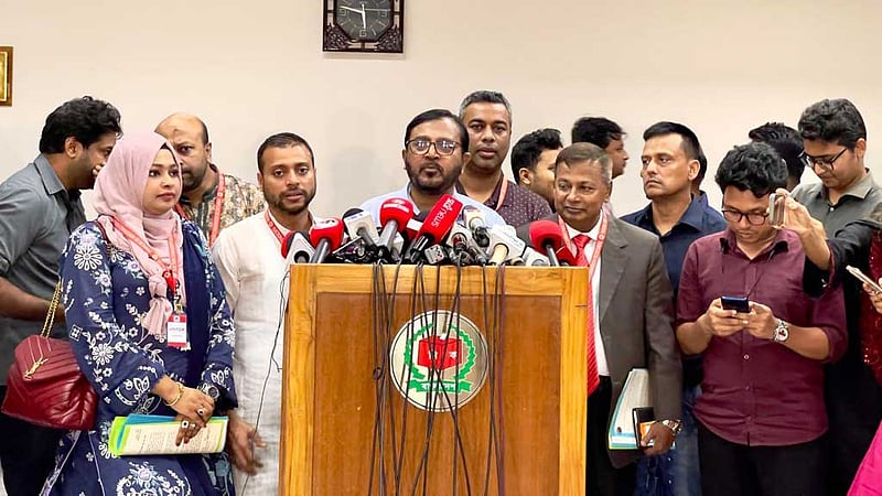 খোলা মাঠে ভোটকেন্দ্র, ছাত্রদের স্বেচ্ছাসেবক হিসেবে চায় এবি পার্টি