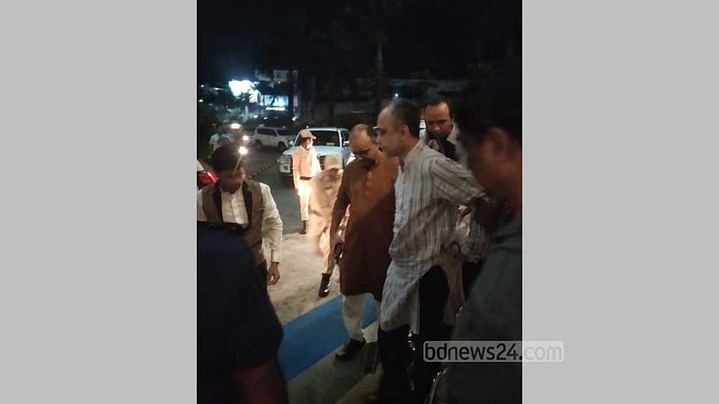 কক্সবাজারে অসুস্থ ফারুকী, এয়ার অ্যাম্বুলেন্সে ফিরলেন ঢাকায়