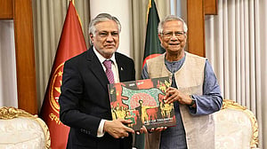 প্রধান উপদেষ্টার সঙ্গে ইসহাক দারের সাক্ষাৎ