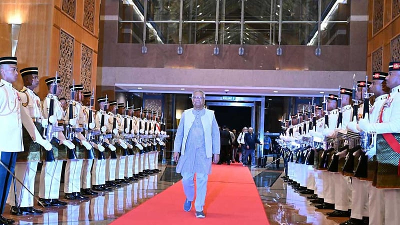 কুয়ালা লামপুরে পৌঁছেছেন প্রধান উপদেষ্টা
