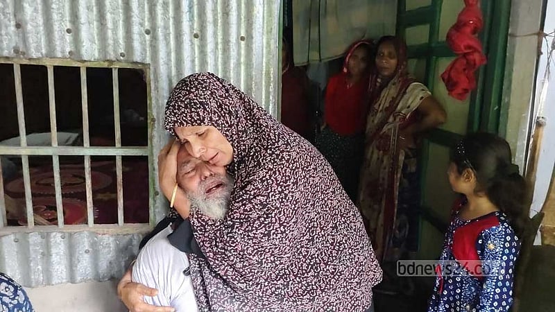 ‘কী অপরাধ আমার ছেলের’, প্রশ্ন সাংবাদিক তুহিনের বাবার