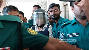 সাথীকে কাঠগড়ায় দেখে কাঁদলেন আসফিয়া