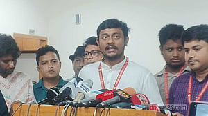 বর্তমান ইসি ‘মেরুদণ্ডহীন’, সংশোধনের সুযোগ দিচ্ছি: এনসিপির নাসির