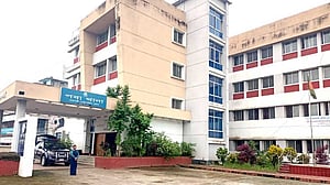 ‘টাকা না পেয়ে’ ফুপুর গলায় ছুরি, রাজশাহীতে নারী খুন