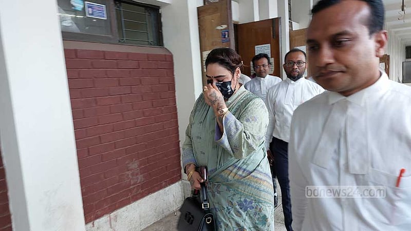রায় শুনে কাঁদলেন পাপিয়া, পাশে দাঁড়ালেন সুমন