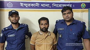 সাঈদীর রায়ে ‘মিষ্টি বিতরণকারী’ আওয়ামী লীগ নেতাকে মিষ্টি খাইয়ে পিটুনি