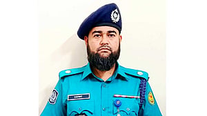 পুলিশ কর্মকর্তাকে ছুরি মেরে পালাল ‘ছিনতাইকারী’