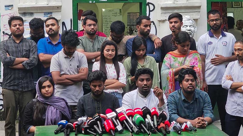 ঢাবির হলে ছাত্র সংগঠনের কমিটি: গণতান্ত্রিক ছাত্র সংসদের ‘নিন্দা ও প্রতিবাদ’
